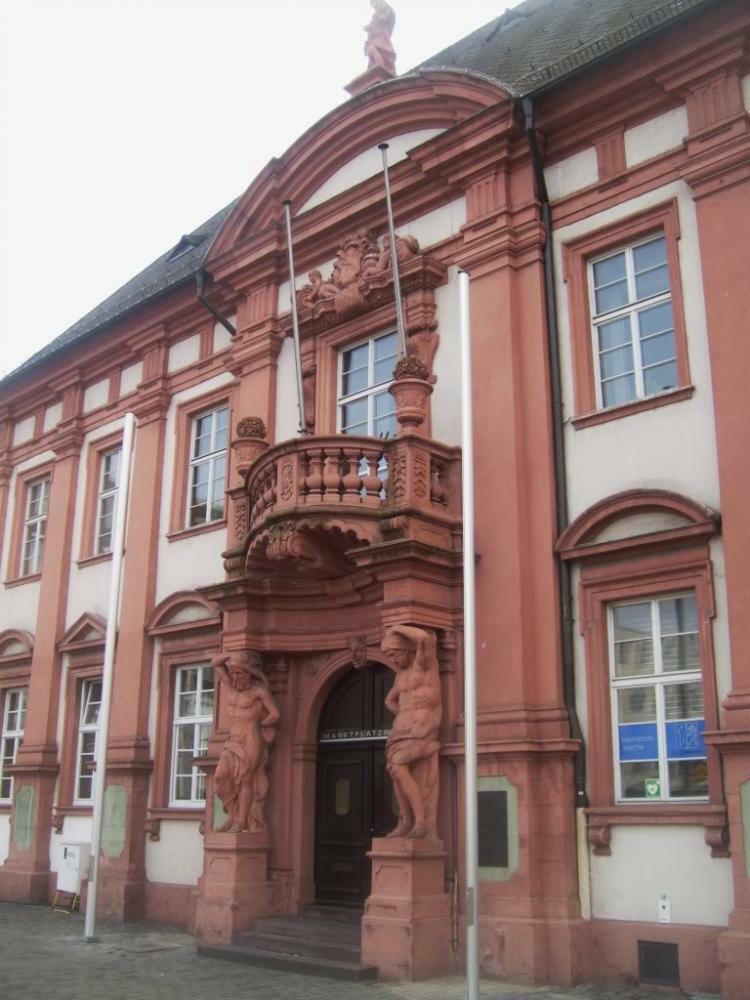 Altes Rathaus und Untere Pfarrkirche St. Sebastian | Mannheim.de
